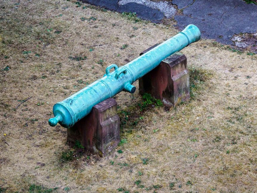 Schloss Heidelberg, Kanone an der Nordseite des Schlosses