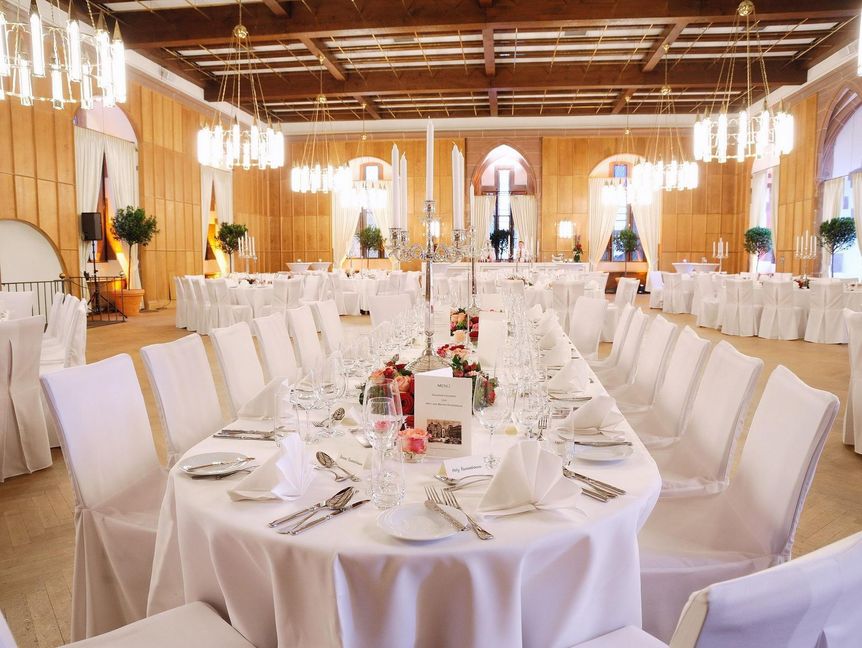 Modern gedeckte Tafel